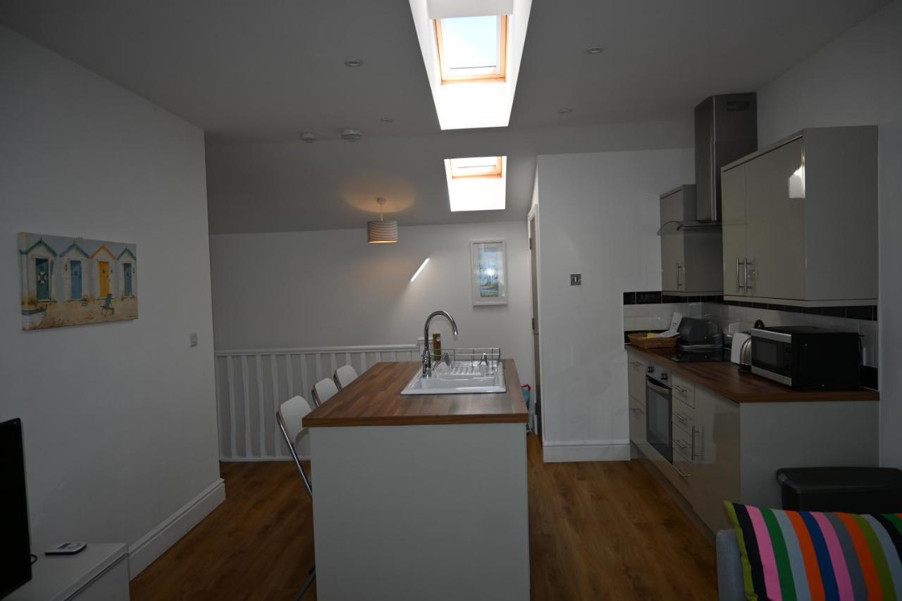 אקסמות' Apartment No. 8, 1 Bed, Sleeps 4 מראה חיצוני תמונה